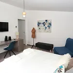 Al Duomo & Flats בית הארחה