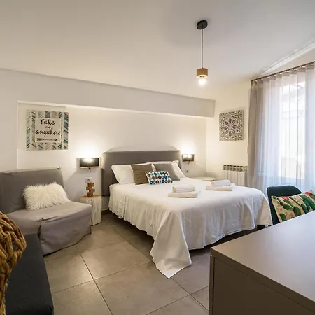 Al Duomo & Flats 招待所 陶尔米纳