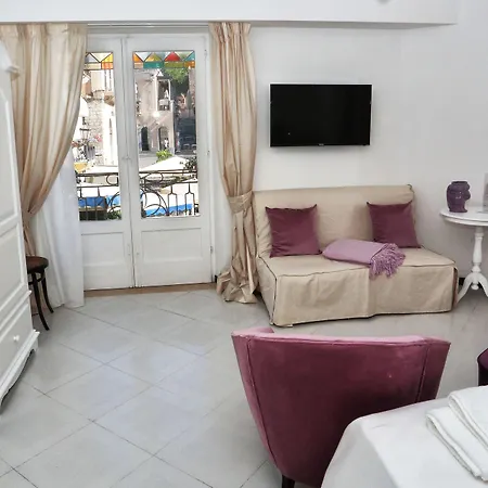 Al Duomo & Flats 招待所 4*