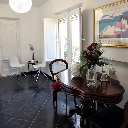 Al Duomo & Flats 招待所