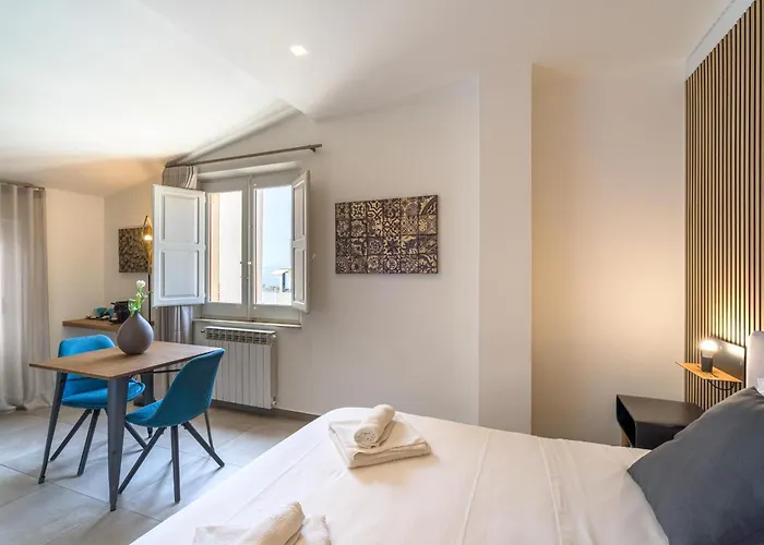 Al Duomo & Flats 招待所