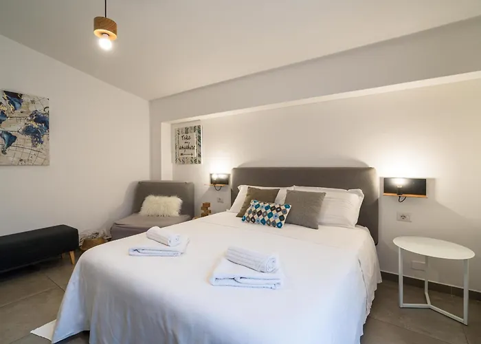 Al Duomo & Flats 陶尔米纳