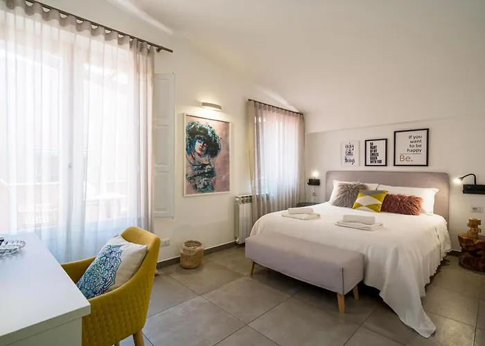 Al Duomo & Flats 招待所