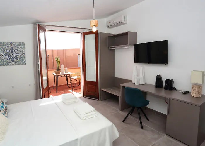 Al Duomo & Flats 招待所