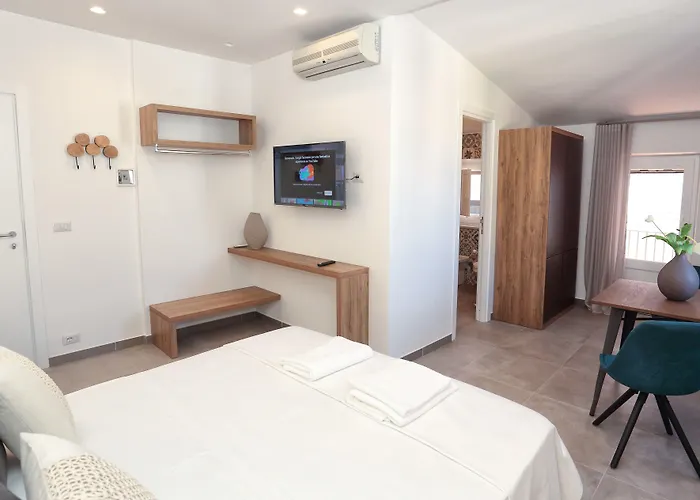 Al Duomo & Flats 招待所 4*